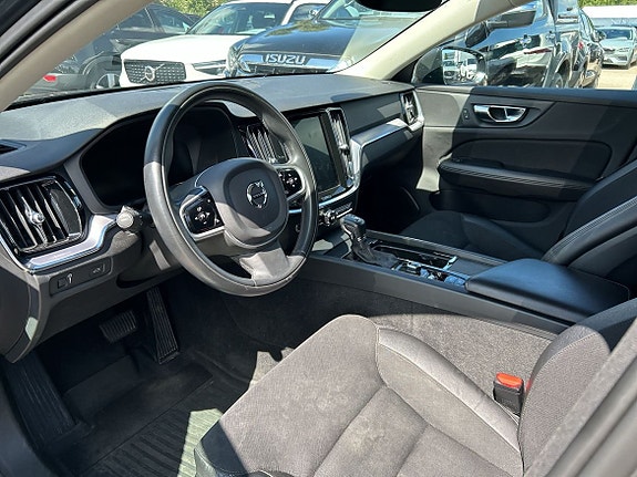 Volvo V60 Cross Country 4 of 5