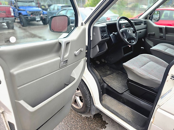 Volkswagen Transporter 3 of 5