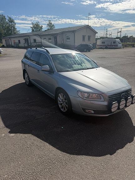 Volvo V70 3 of 5