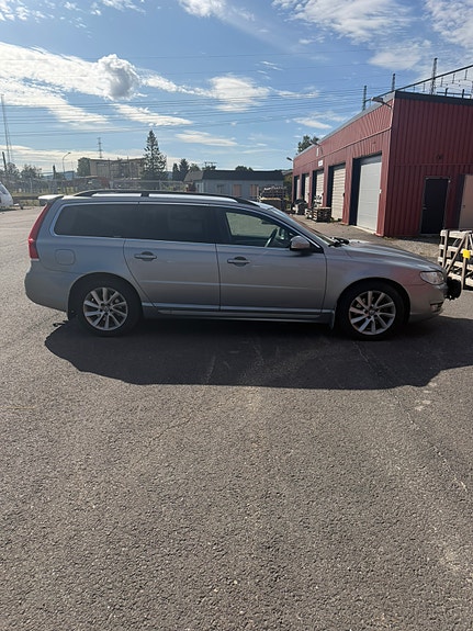 Volvo V70 4 of 5