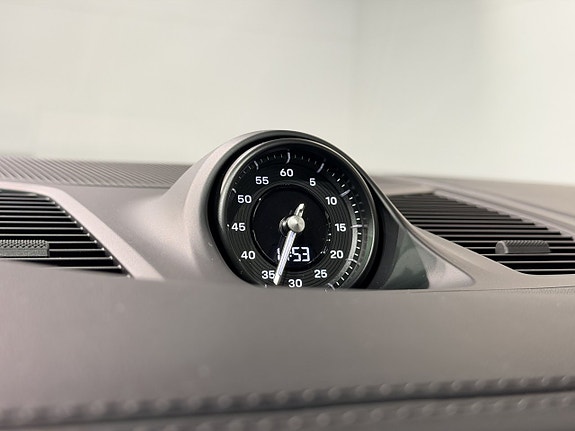 Porsche Cayenne 21 of 26