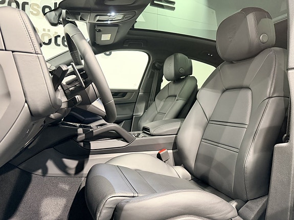 Porsche Cayenne 17 of 26