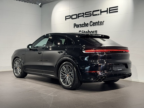 Porsche Cayenne 6 of 26
