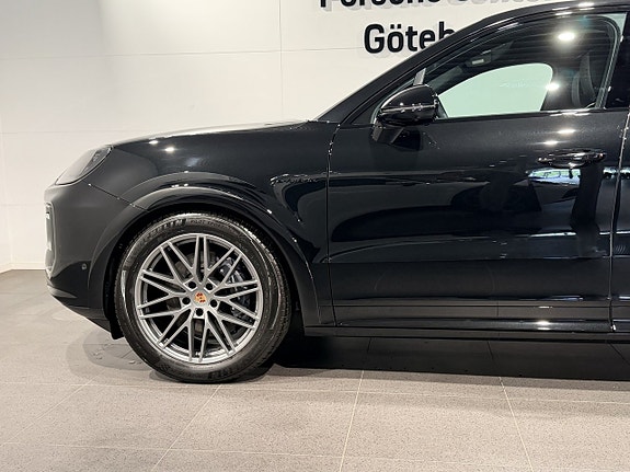 Porsche Cayenne 9 of 26
