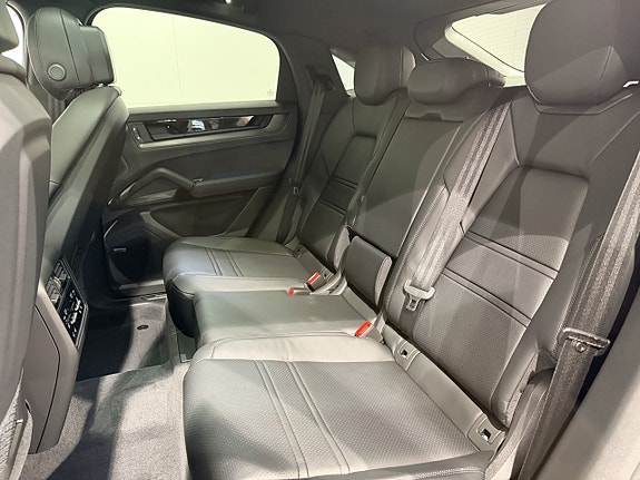 Porsche Cayenne 25 of 26