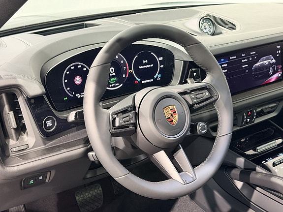 Porsche Cayenne 20 of 26
