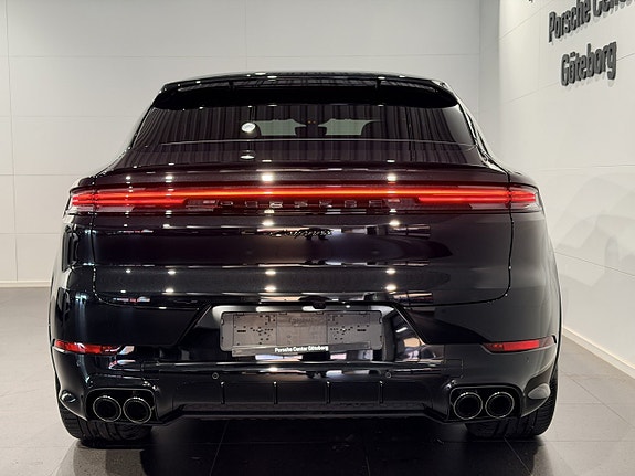 Porsche Cayenne 7 of 26