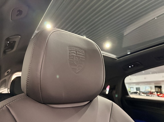 Porsche Cayenne 18 of 26