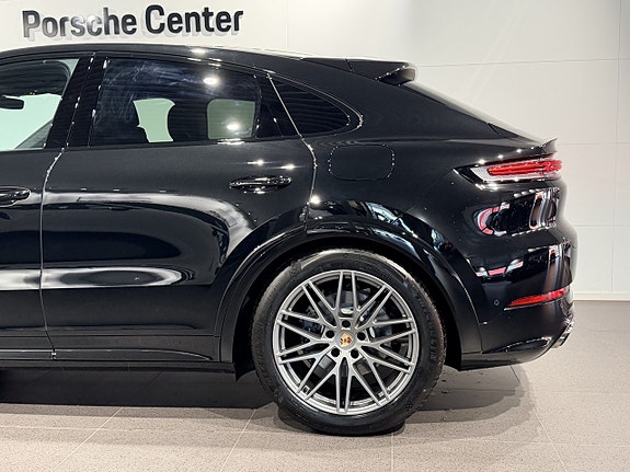 Porsche Cayenne 10 of 26