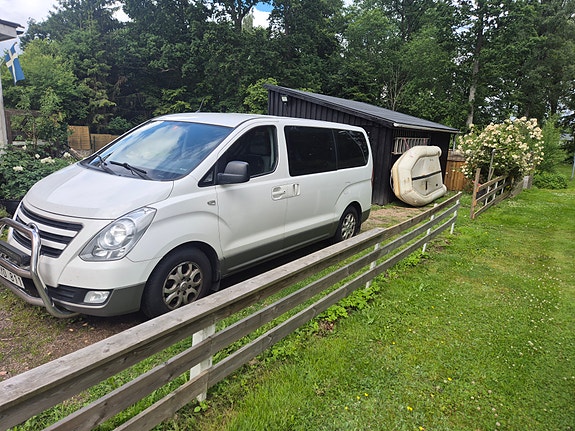 Hyundai H-1 2 of 2