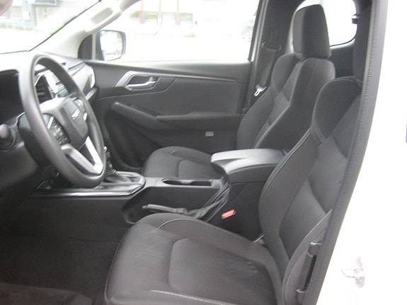 Isuzu Pickup 6 of 11