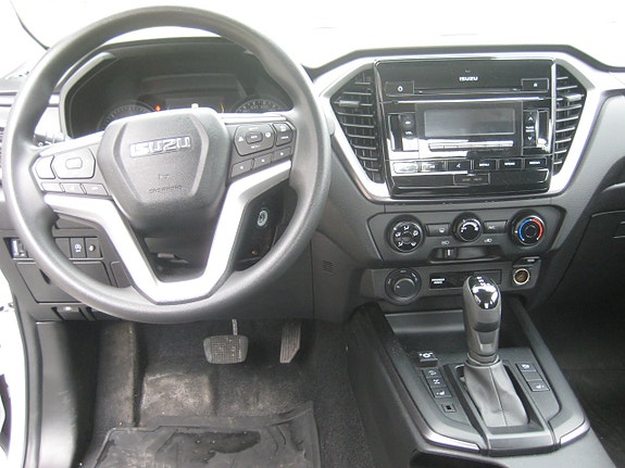 Isuzu Pickup 8 of 11