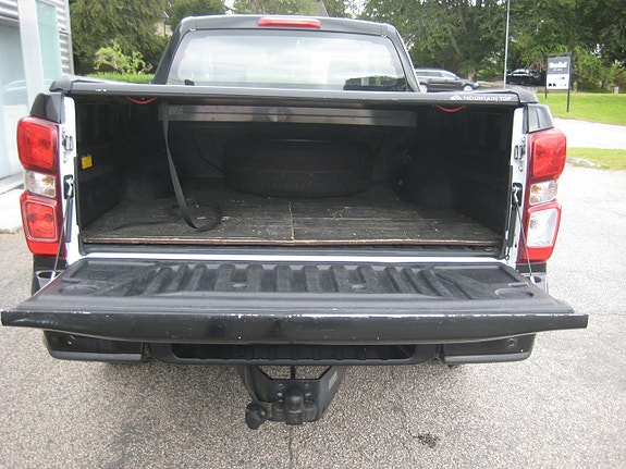 Isuzu Pickup 5 of 5