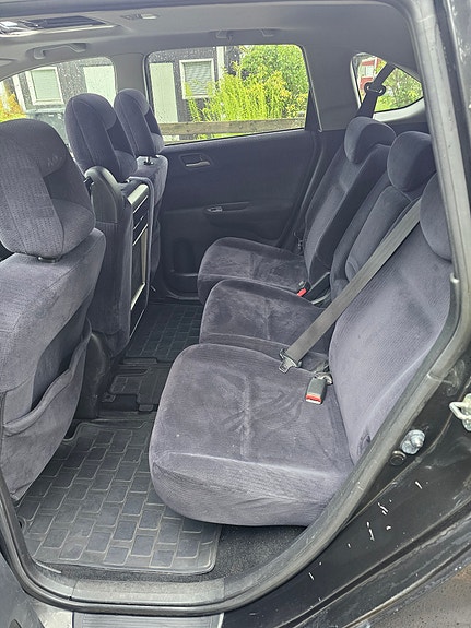 Honda FR-V 4 of 5