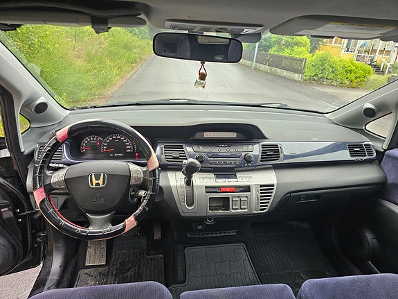 Honda FR-V 2 of 5