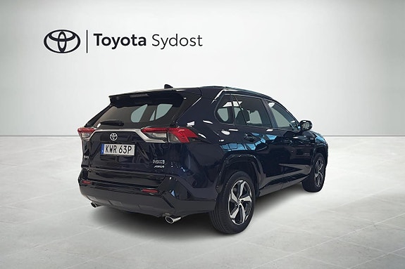 Toyota RAV4 2 of 10