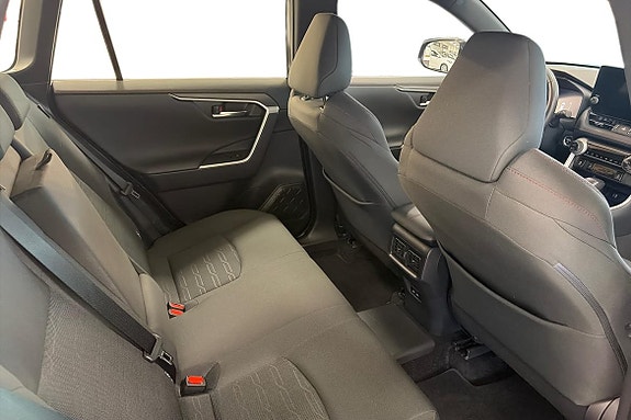 Toyota RAV4 7 of 10