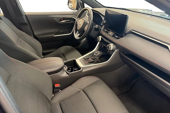 Toyota RAV4 6 of 10
