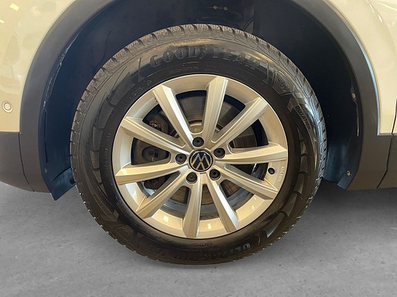 Volkswagen Tiguan 8 of 26