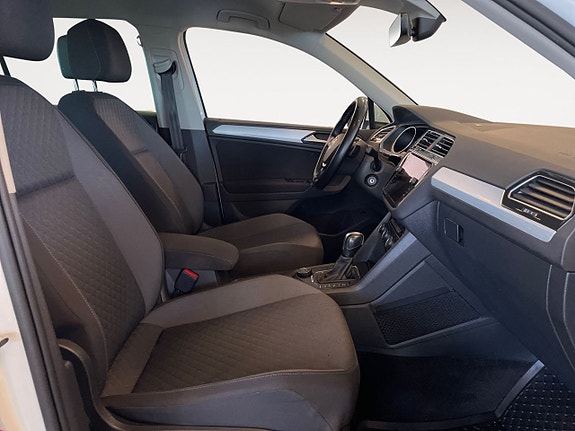 Volkswagen Tiguan 15 of 26