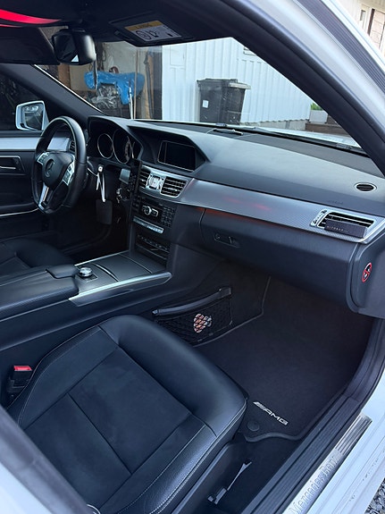 Mercedes-Benz E220 9 of 11