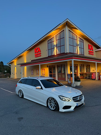 Mercedes-Benz E220 6 of 11