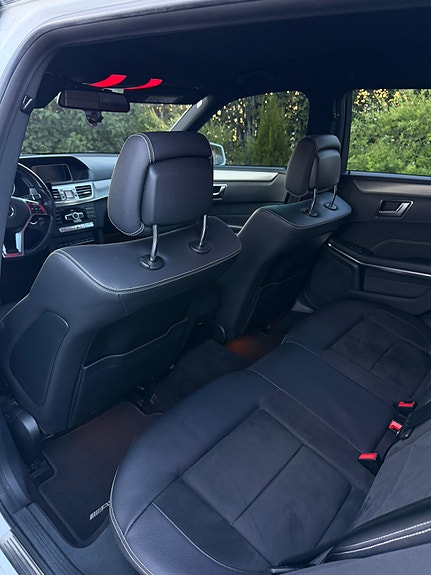 Mercedes-Benz E220 10 of 11