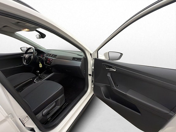 Seat Arona 24 of 29