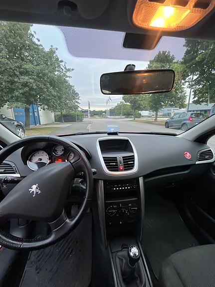 Peugeot 207 2 of 4
