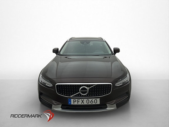 Volvo V90 Cross Country 2 of 5