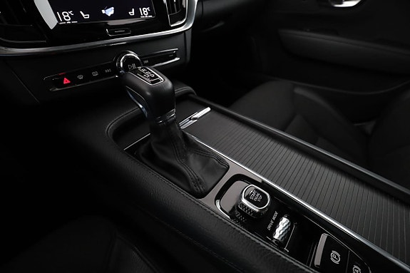 Volvo S90 26 of 30