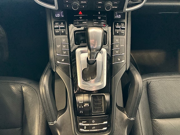 Porsche Cayenne 17 of 19