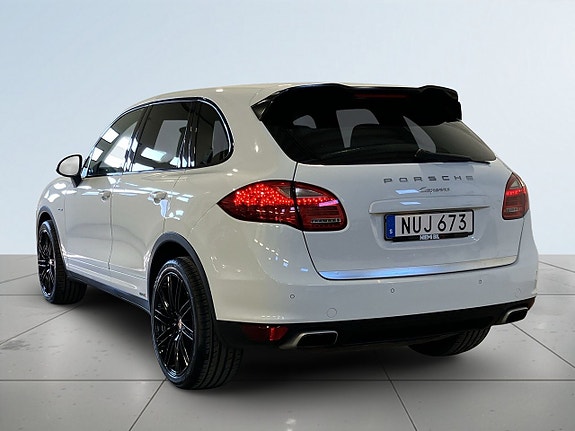 Porsche Cayenne 4 of 19