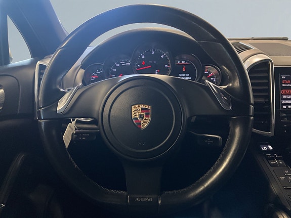 Porsche Cayenne 15 of 19