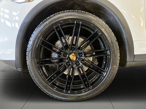 Porsche Cayenne 14 of 19