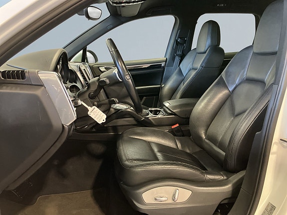 Porsche Cayenne 7 of 19