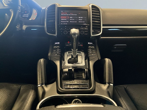 Porsche Cayenne 10 of 19