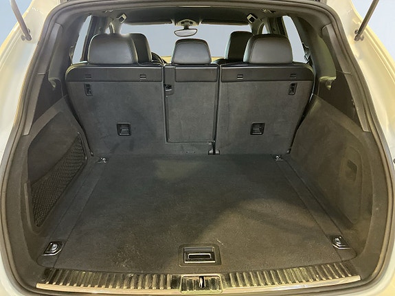 Porsche Cayenne 12 of 19
