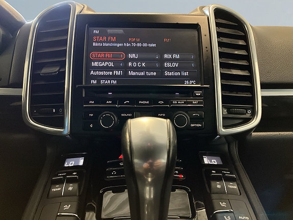 Porsche Cayenne 16 of 19