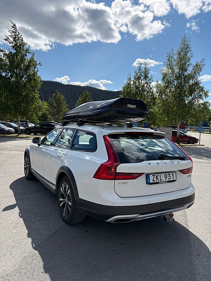 Volvo V90 Cross Country 2 of 5