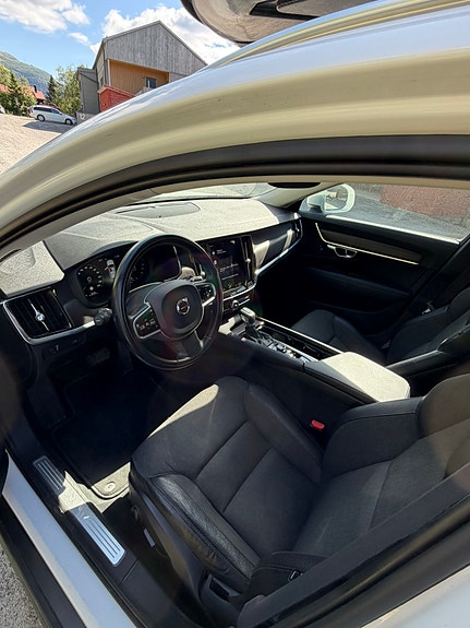 Volvo V90 Cross Country 3 of 5