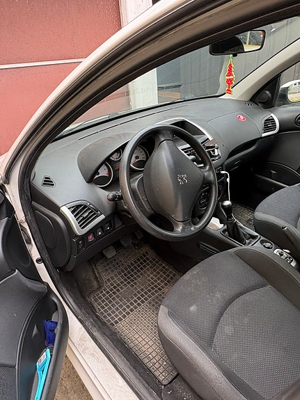 Peugeot 206+ 2 of 4