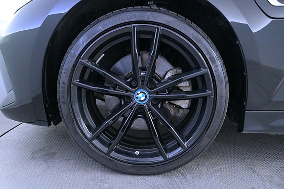BMW 330e 27 of 27