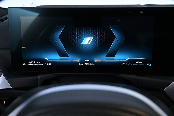 BMW 330e 8 of 27