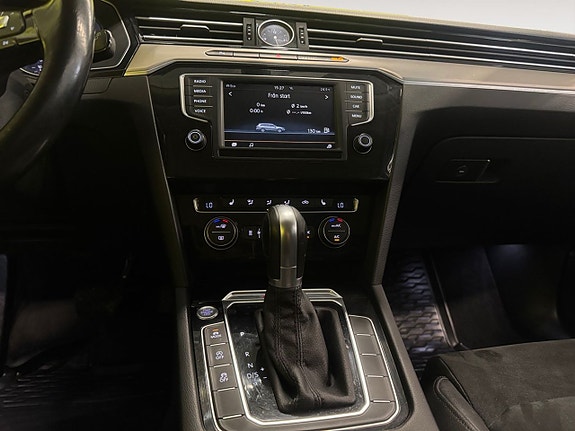 Volkswagen Passat 11 of 22