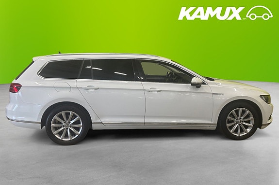 Volkswagen Passat 2 of 22