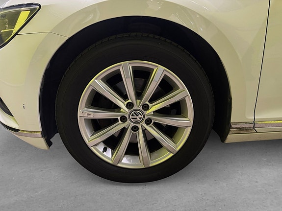 Volkswagen Passat 8 of 22