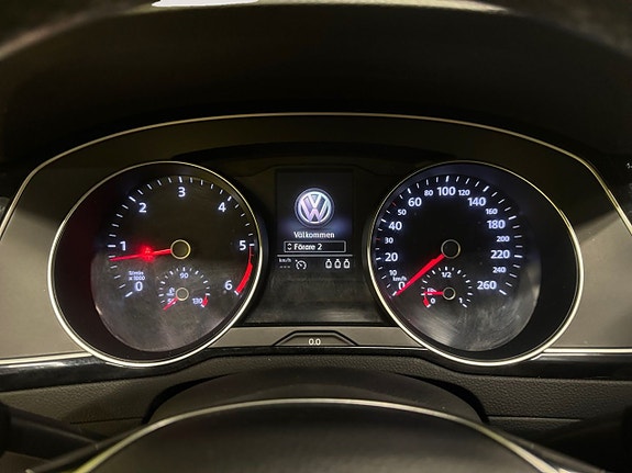 Volkswagen Passat 12 of 22