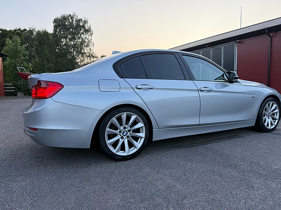 BMW 320d 3 of 5