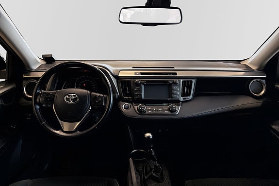 Toyota RAV4 8 of 18